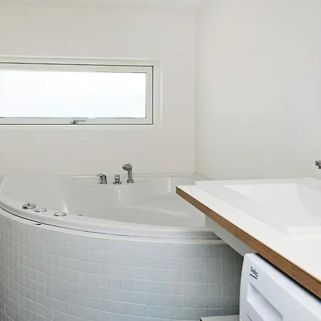 4 Star Holiday Home In Ebeltoft بيت للعطل *